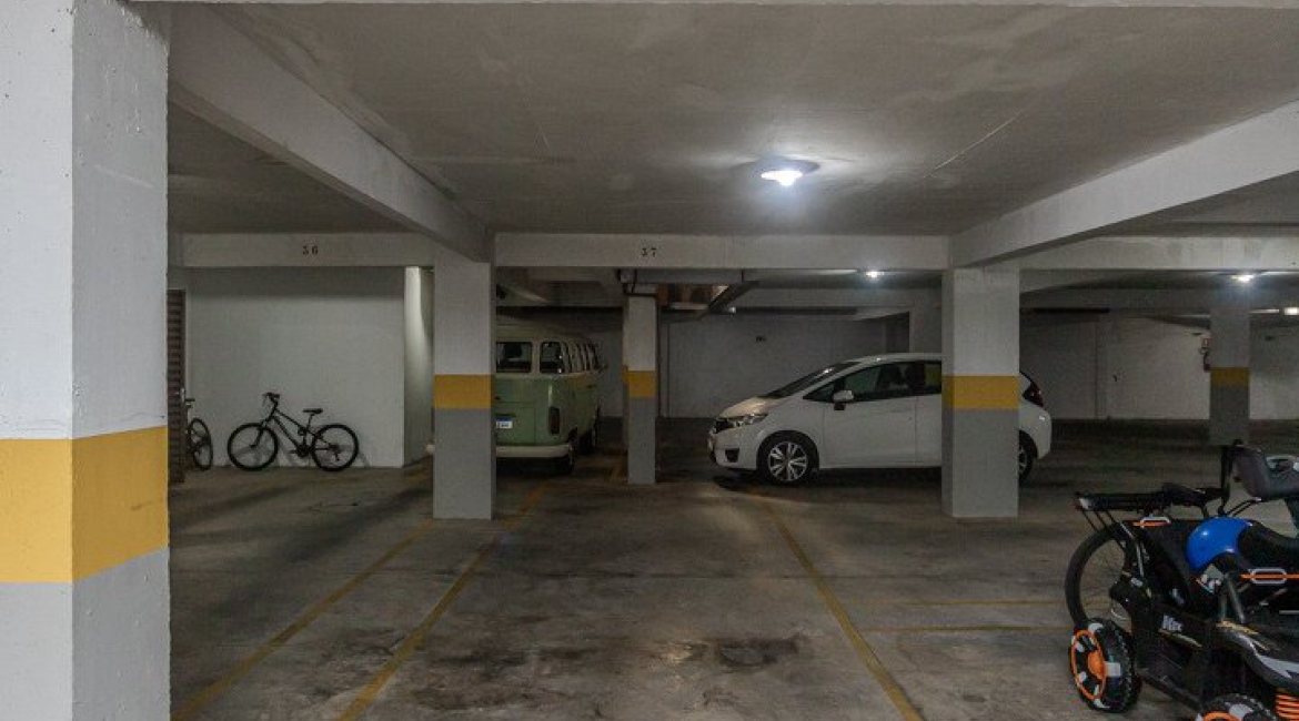 Apartamento à venda com 133m², 3 dormitórios, 1 suíte, 3 vagas, no bairro Tristeza em PORTO ALEGRE