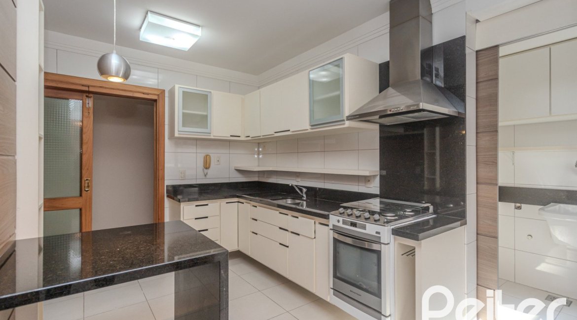 Apartamento à venda com 133m², 3 dormitórios, 1 suíte, 3 vagas, no bairro Tristeza em PORTO ALEGRE