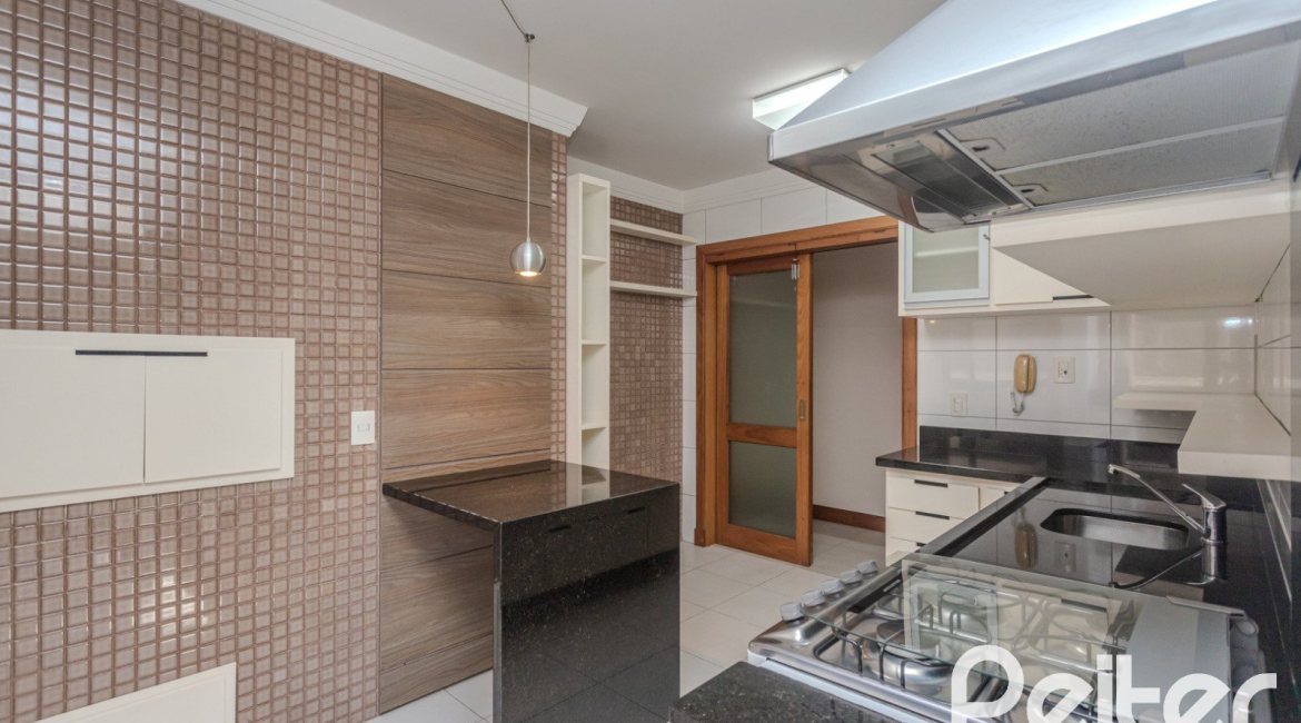 Apartamento à venda com 133m², 3 dormitórios, 1 suíte, 3 vagas, no bairro Tristeza em PORTO ALEGRE