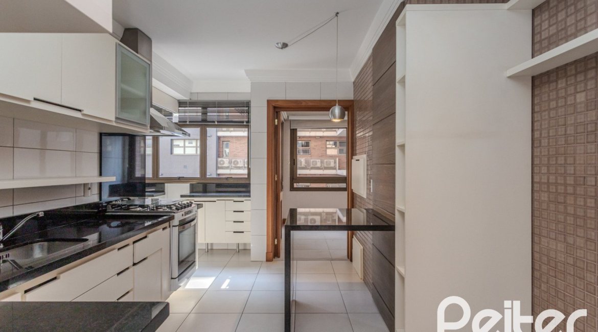 Apartamento à venda com 133m², 3 dormitórios, 1 suíte, 3 vagas, no bairro Tristeza em PORTO ALEGRE