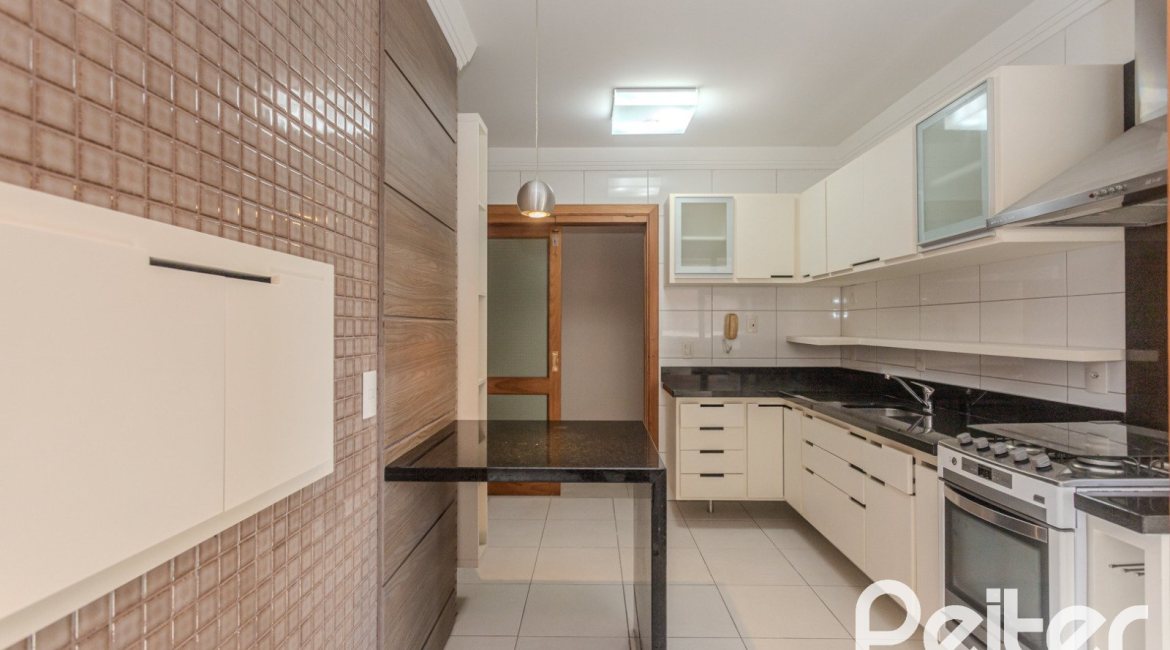 Apartamento à venda com 133m², 3 dormitórios, 1 suíte, 3 vagas, no bairro Tristeza em PORTO ALEGRE