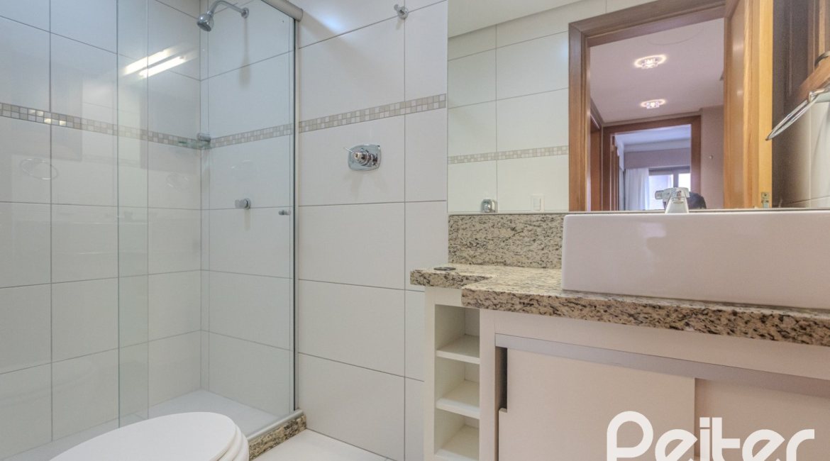 Apartamento à venda com 133m², 3 dormitórios, 1 suíte, 3 vagas, no bairro Tristeza em PORTO ALEGRE