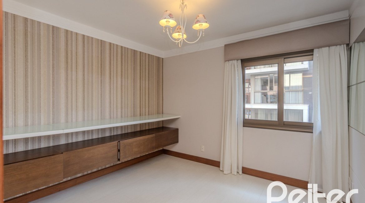 Apartamento à venda com 133m², 3 dormitórios, 1 suíte, 3 vagas, no bairro Tristeza em PORTO ALEGRE