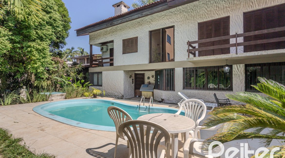 Casa à venda com 800m², 5 dormitórios, 2 suítes, 5 vagas, no bairro Jardim Isabel em Porto Alegre