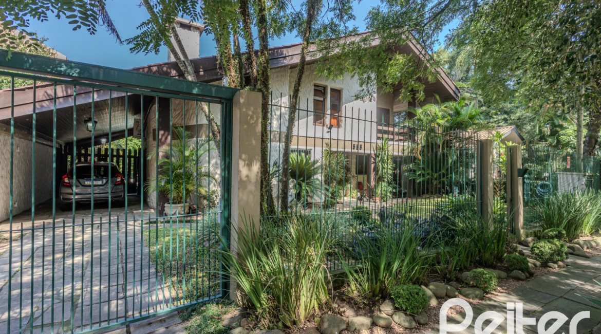 Casa à venda com 800m², 5 dormitórios, 2 suítes, 5 vagas, no bairro Jardim Isabel em Porto Alegre