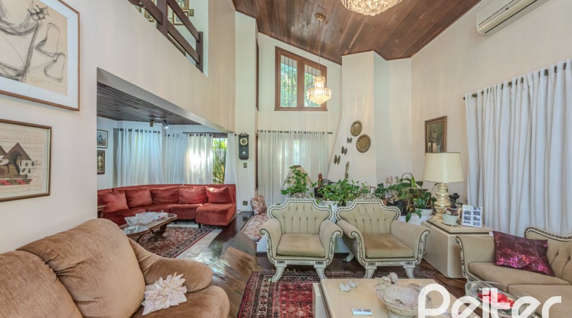 Casa à venda com 800m², 5 dormitórios, 2 suítes, 5 vagas, no bairro Jardim Isabel em Porto Alegre