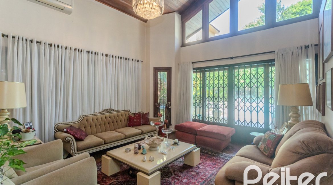 Casa à venda com 800m², 5 dormitórios, 2 suítes, 5 vagas, no bairro Jardim Isabel em Porto Alegre