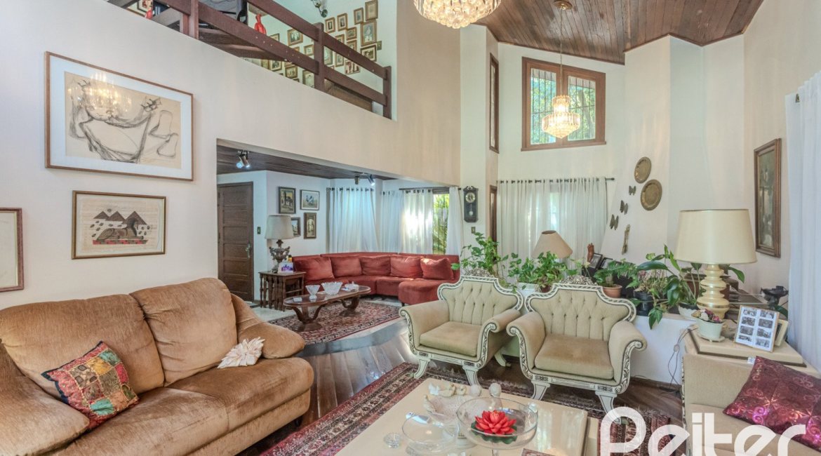 Casa à venda com 800m², 5 dormitórios, 2 suítes, 5 vagas, no bairro Jardim Isabel em Porto Alegre