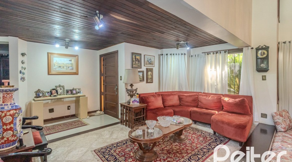 Casa à venda com 800m², 5 dormitórios, 2 suítes, 5 vagas, no bairro Jardim Isabel em Porto Alegre