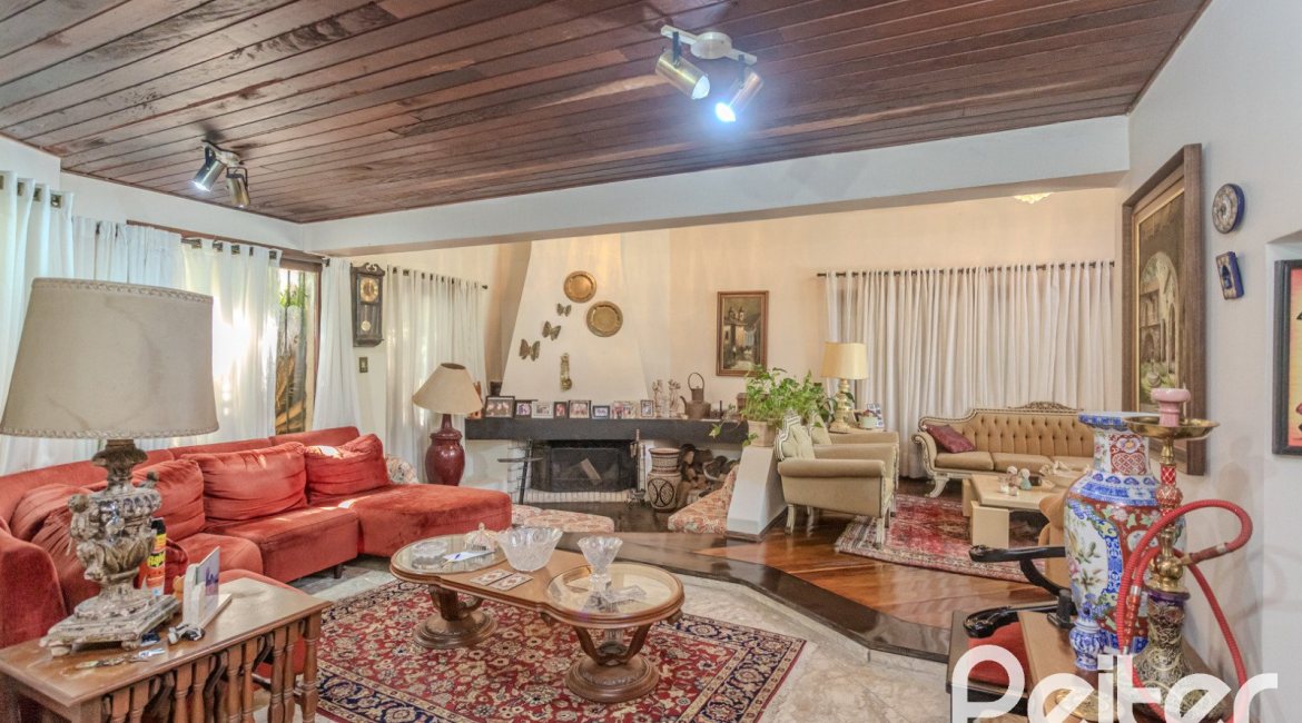 Casa à venda com 800m², 5 dormitórios, 2 suítes, 5 vagas, no bairro Jardim Isabel em Porto Alegre