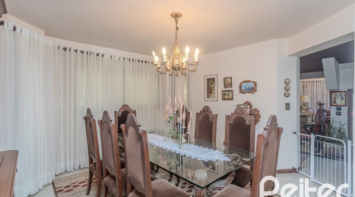 Casa à venda com 800m², 5 dormitórios, 2 suítes, 5 vagas, no bairro Jardim Isabel em Porto Alegre
