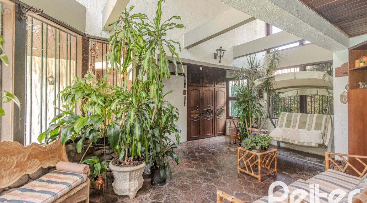 Casa à venda com 800m², 5 dormitórios, 2 suítes, 5 vagas, no bairro Jardim Isabel em Porto Alegre