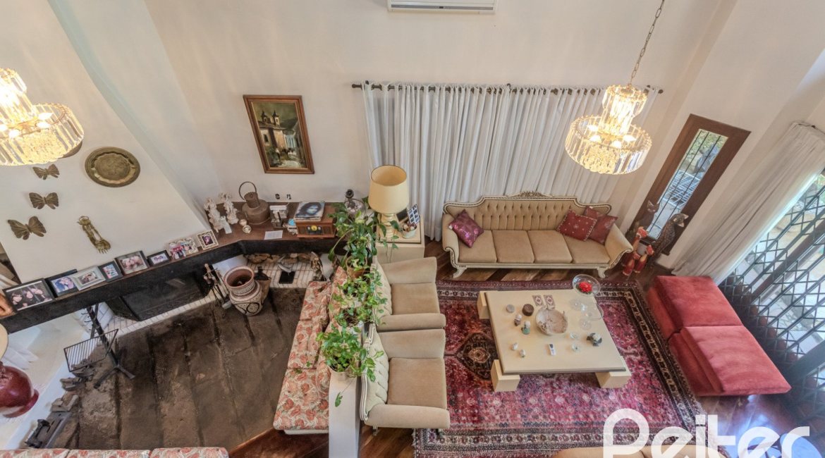 Casa à venda com 800m², 5 dormitórios, 2 suítes, 5 vagas, no bairro Jardim Isabel em Porto Alegre