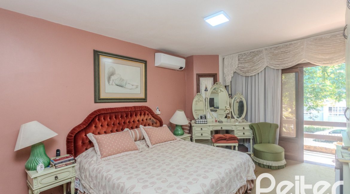 Casa à venda com 800m², 5 dormitórios, 2 suítes, 5 vagas, no bairro Jardim Isabel em Porto Alegre