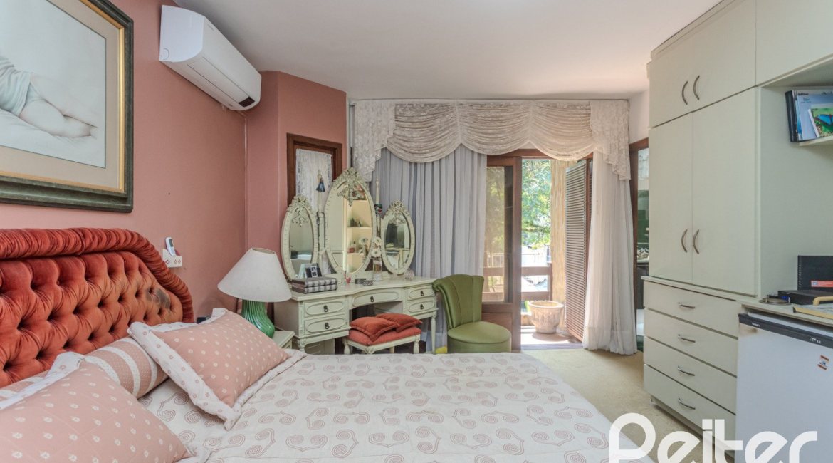 Casa à venda com 800m², 5 dormitórios, 2 suítes, 5 vagas, no bairro Jardim Isabel em Porto Alegre