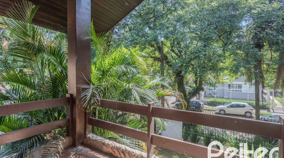Casa à venda com 800m², 5 dormitórios, 2 suítes, 5 vagas, no bairro Jardim Isabel em Porto Alegre