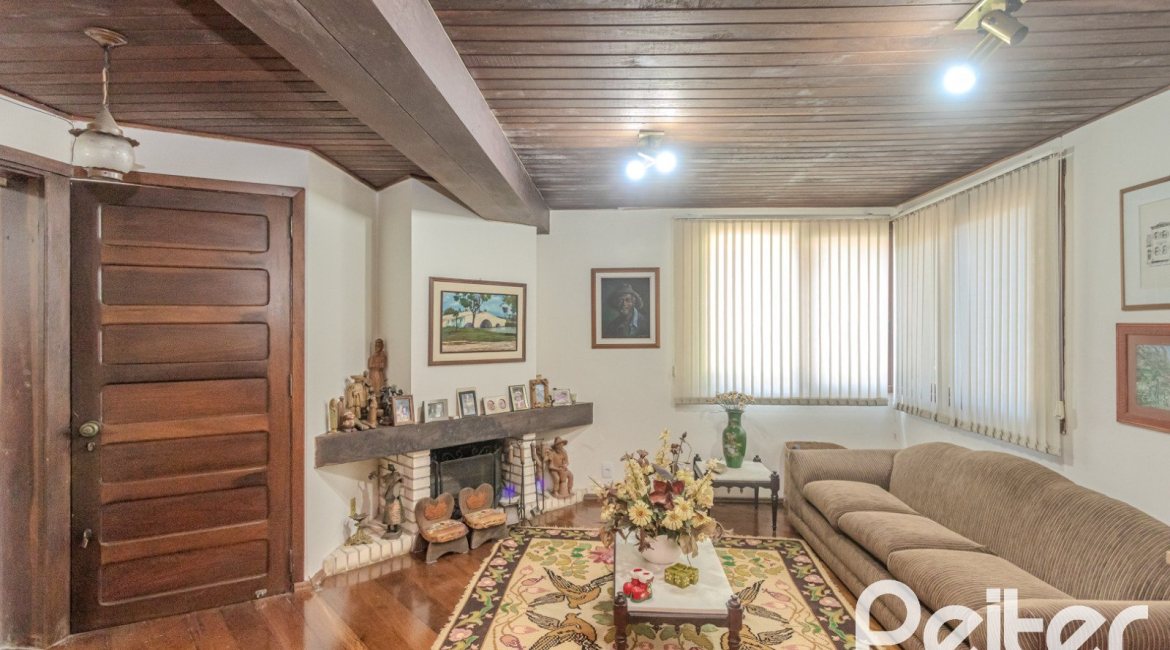 Casa à venda com 800m², 5 dormitórios, 2 suítes, 5 vagas, no bairro Jardim Isabel em Porto Alegre