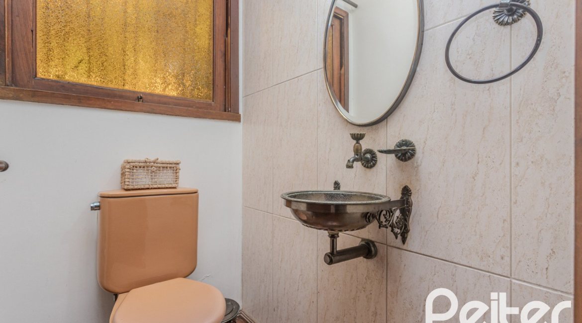 Casa à venda com 800m², 5 dormitórios, 2 suítes, 5 vagas, no bairro Jardim Isabel em Porto Alegre