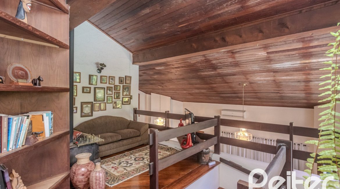 Casa à venda com 800m², 5 dormitórios, 2 suítes, 5 vagas, no bairro Jardim Isabel em Porto Alegre