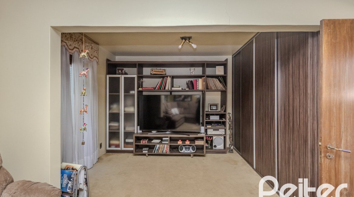 Casa à venda com 800m², 5 dormitórios, 2 suítes, 5 vagas, no bairro Jardim Isabel em Porto Alegre