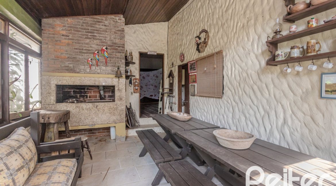 Casa à venda com 800m², 5 dormitórios, 2 suítes, 5 vagas, no bairro Jardim Isabel em Porto Alegre