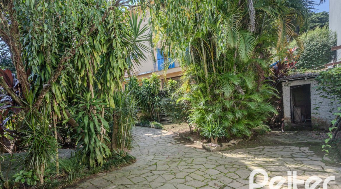 Casa à venda com 800m², 5 dormitórios, 2 suítes, 5 vagas, no bairro Jardim Isabel em Porto Alegre