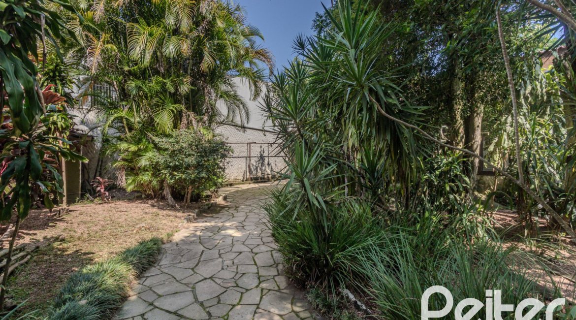Casa à venda com 800m², 5 dormitórios, 2 suítes, 5 vagas, no bairro Jardim Isabel em Porto Alegre