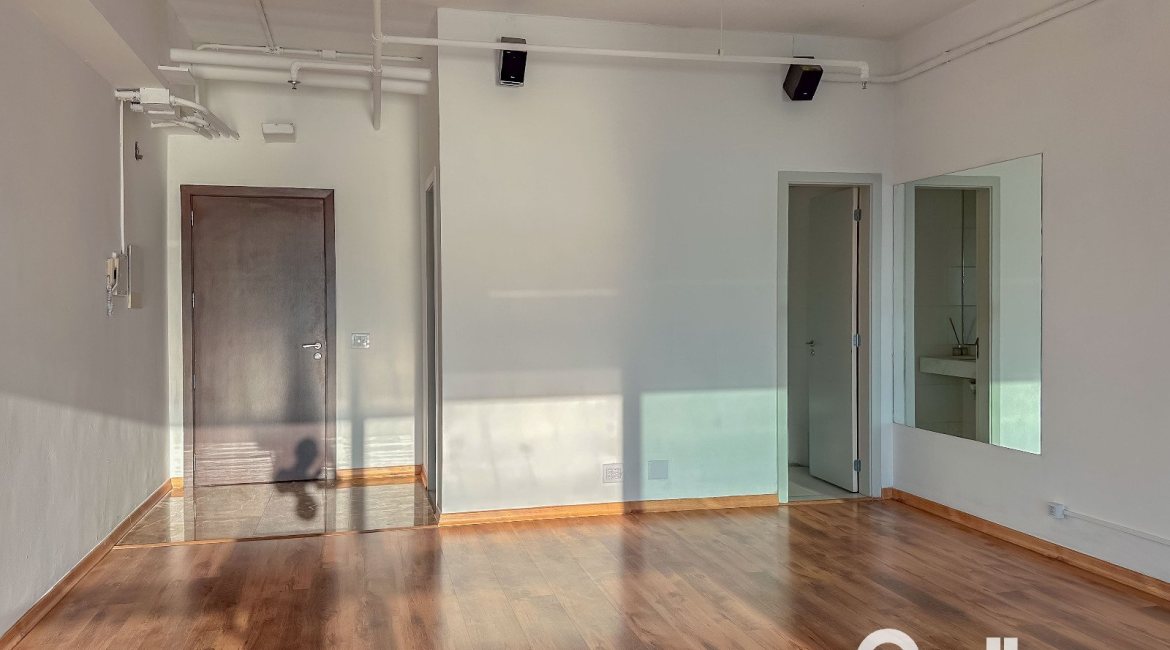 Comercial à venda com 37m², 1 vaga, no bairro Cristal em Porto Alegre