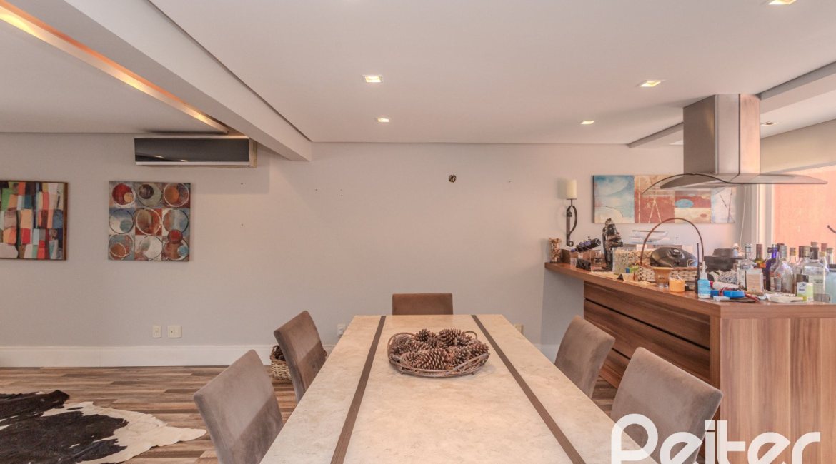 Casa em Condomínio à venda com 404m², 3 dormitórios, 1 suíte, 2 vagas, no bairro Cristal em PORTO ALEGRE