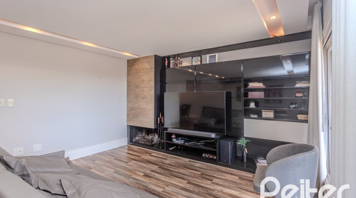 Casa em Condomínio à venda com 404m², 3 dormitórios, 1 suíte, 2 vagas, no bairro Cristal em PORTO ALEGRE