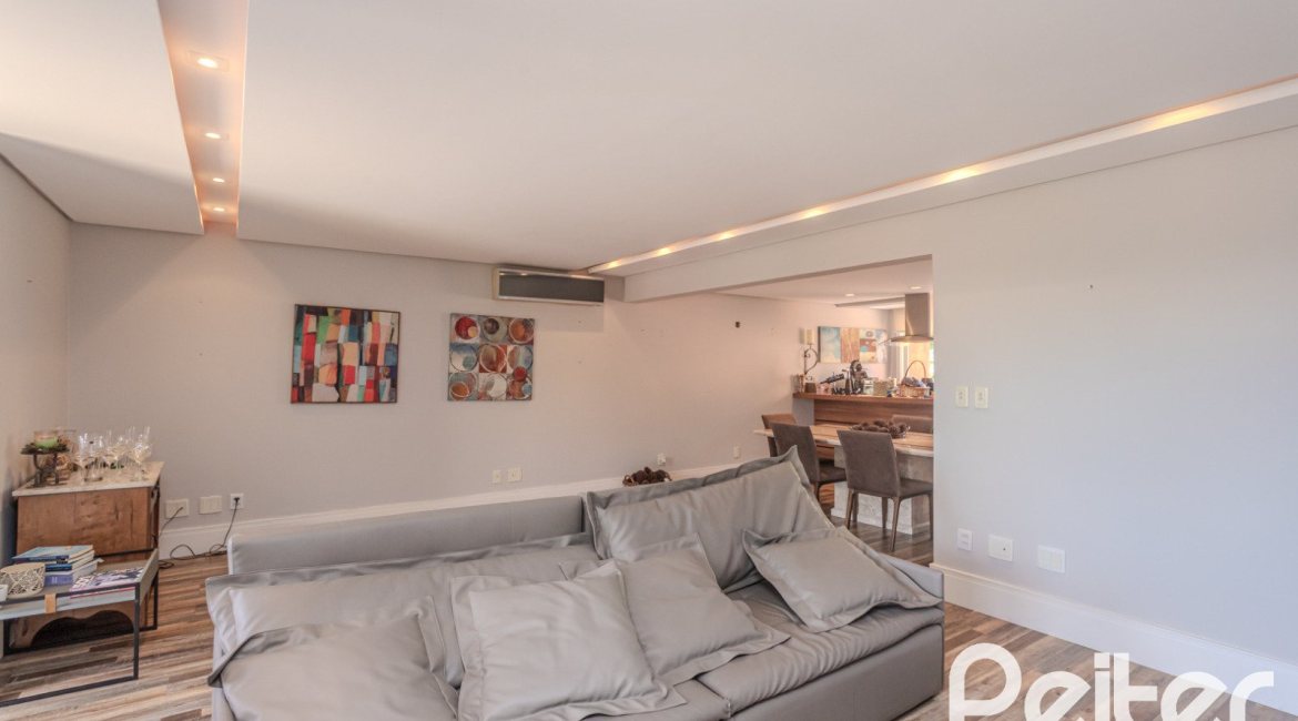 Casa em Condomínio à venda com 404m², 3 dormitórios, 1 suíte, 2 vagas, no bairro Cristal em PORTO ALEGRE