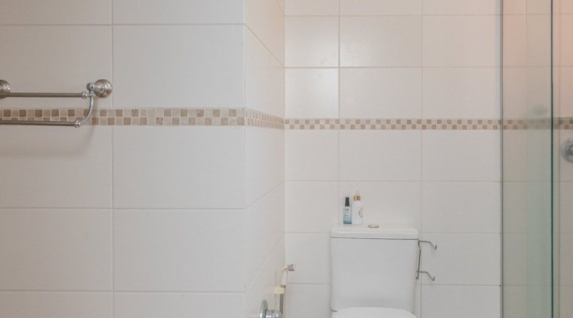 Casa em Condomínio à venda com 404m², 3 dormitórios, 1 suíte, 2 vagas, no bairro Cristal em PORTO ALEGRE