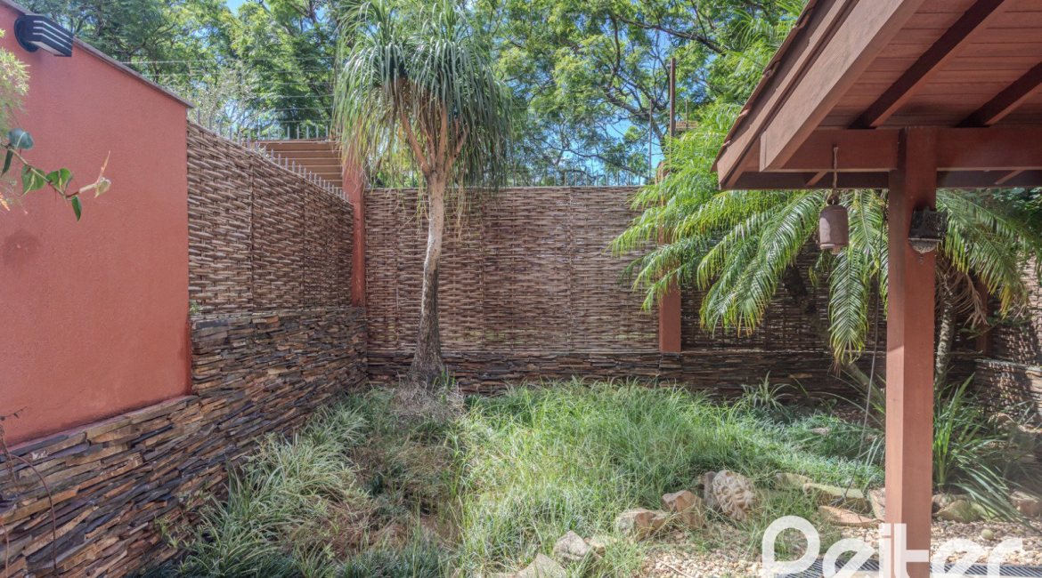 Casa em Condomínio à venda com 404m², 3 dormitórios, 1 suíte, 2 vagas, no bairro Cristal em PORTO ALEGRE