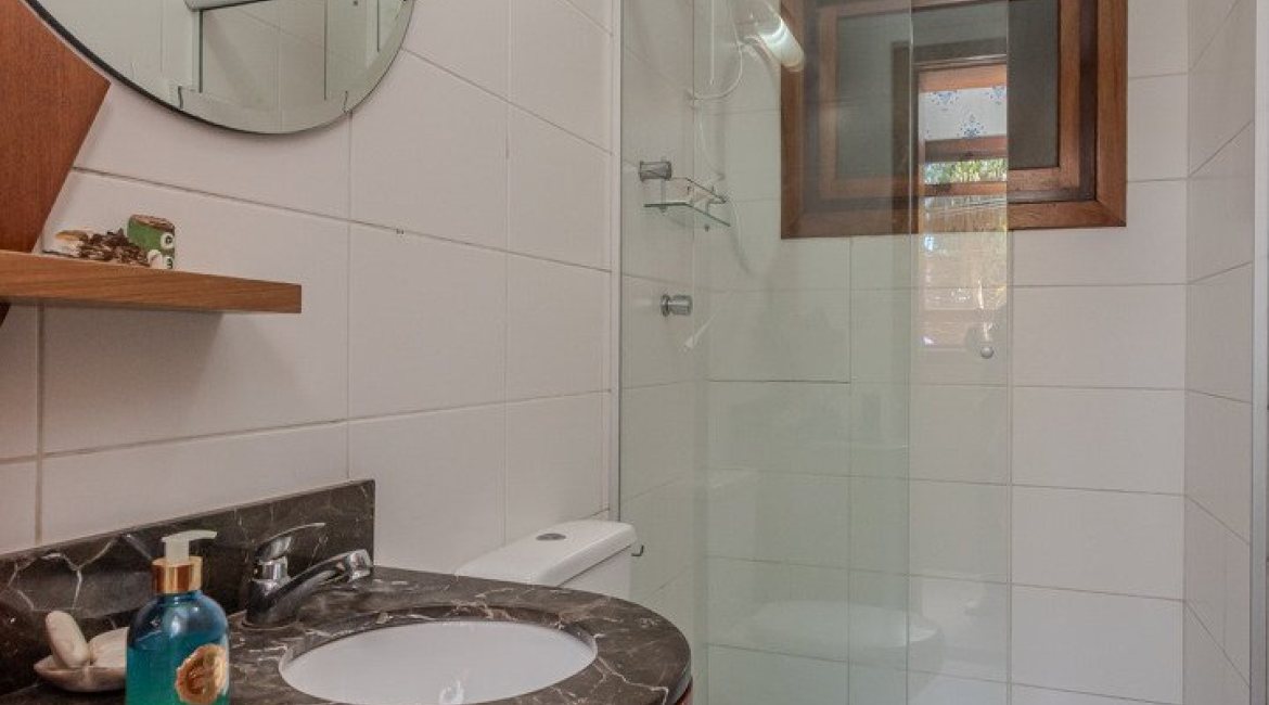 Casa em Condomínio à venda com 404m², 3 dormitórios, 1 suíte, 2 vagas, no bairro Cristal em PORTO ALEGRE