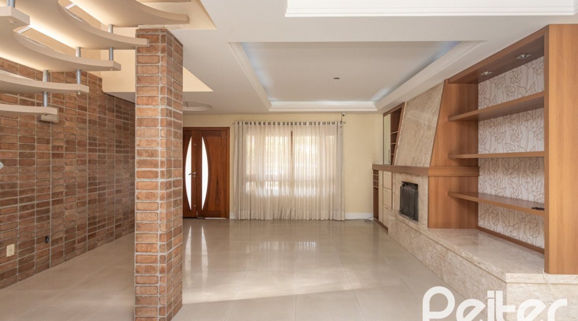 Casa à venda com 237m², 3 dormitórios, 3 suítes, 2 vagas, no bairro Tristeza em Porto Alegre