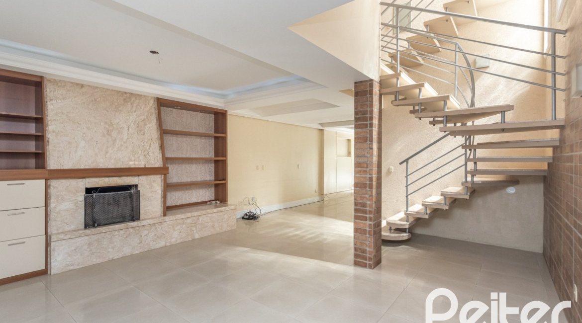 Casa à venda com 237m², 3 dormitórios, 3 suítes, 2 vagas, no bairro Tristeza em Porto Alegre