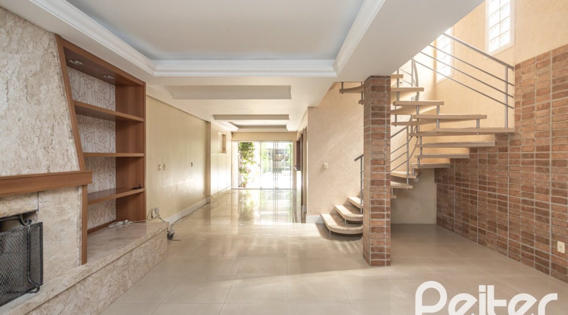 Casa à venda com 237m², 3 dormitórios, 3 suítes, 2 vagas, no bairro Tristeza em Porto Alegre