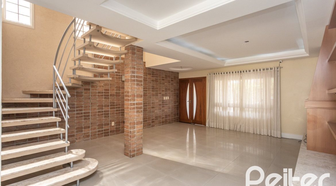 Casa à venda com 237m², 3 dormitórios, 3 suítes, 2 vagas, no bairro Tristeza em Porto Alegre