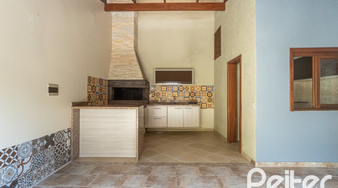 Casa à venda com 237m², 3 dormitórios, 3 suítes, 2 vagas, no bairro Tristeza em Porto Alegre