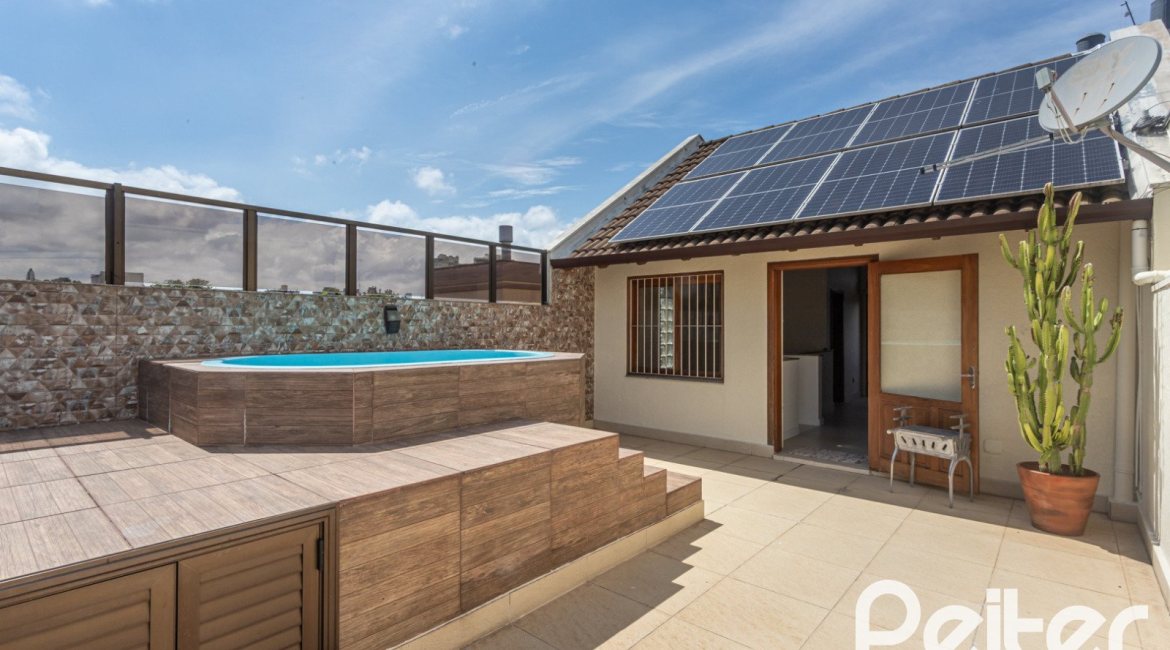 Casa à venda com 237m², 3 dormitórios, 3 suítes, 2 vagas, no bairro Tristeza em Porto Alegre