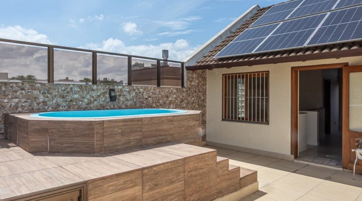 Casa à venda com 237m², 3 dormitórios, 3 suítes, 2 vagas, no bairro Tristeza em Porto Alegre