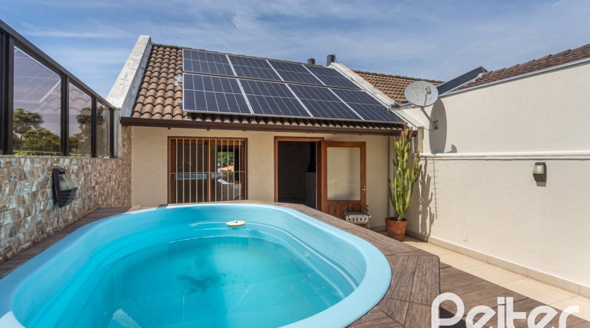 Casa à venda com 237m², 3 dormitórios, 3 suítes, 2 vagas, no bairro Tristeza em Porto Alegre