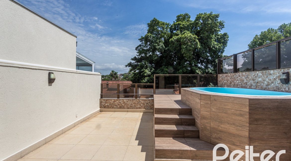 Casa à venda com 237m², 3 dormitórios, 3 suítes, 2 vagas, no bairro Tristeza em Porto Alegre