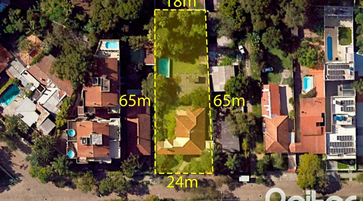 Casa à venda com 343m², 3 dormitórios, 4 vagas, no bairro Vila Assunção em Porto Alegre