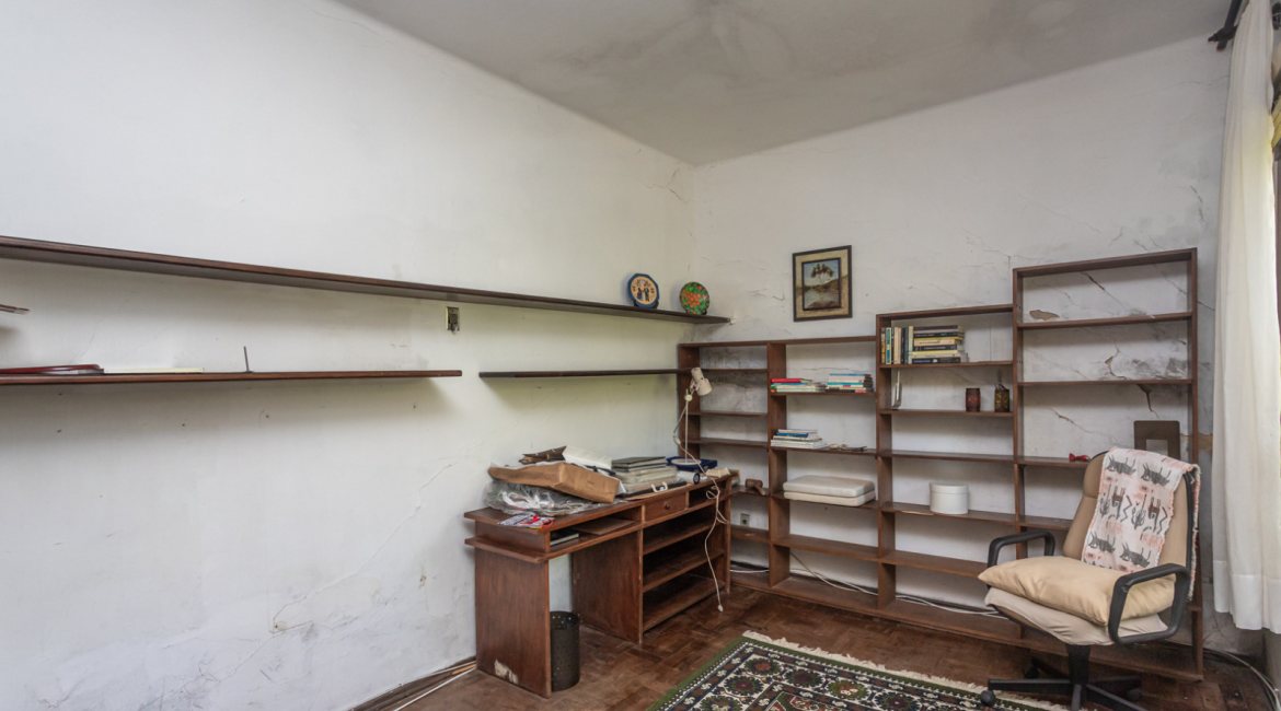 Casa à venda com 343m², 3 dormitórios, 4 vagas, no bairro Vila Assunção em Porto Alegre