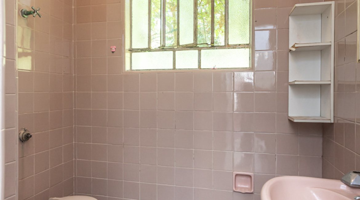 Casa à venda com 343m², 3 dormitórios, 4 vagas, no bairro Vila Assunção em Porto Alegre