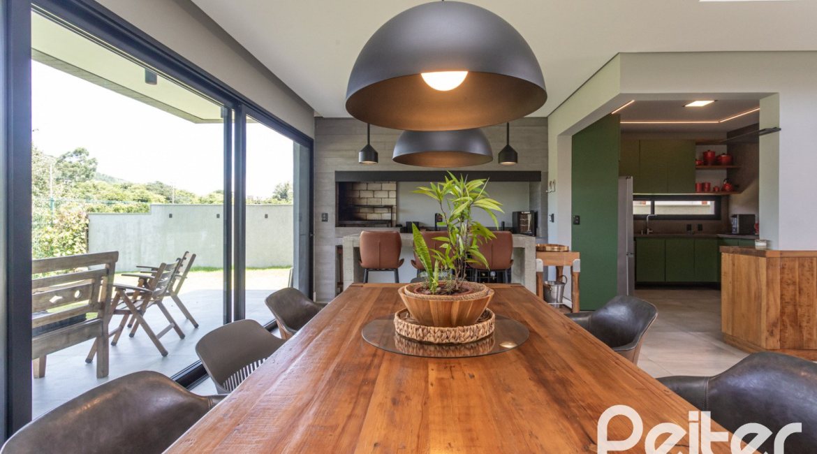 Casa em Condomínio à venda com 300m², 3 dormitórios, 3 suítes, 4 vagas, no bairro Alphaville em PORTO ALEGRE