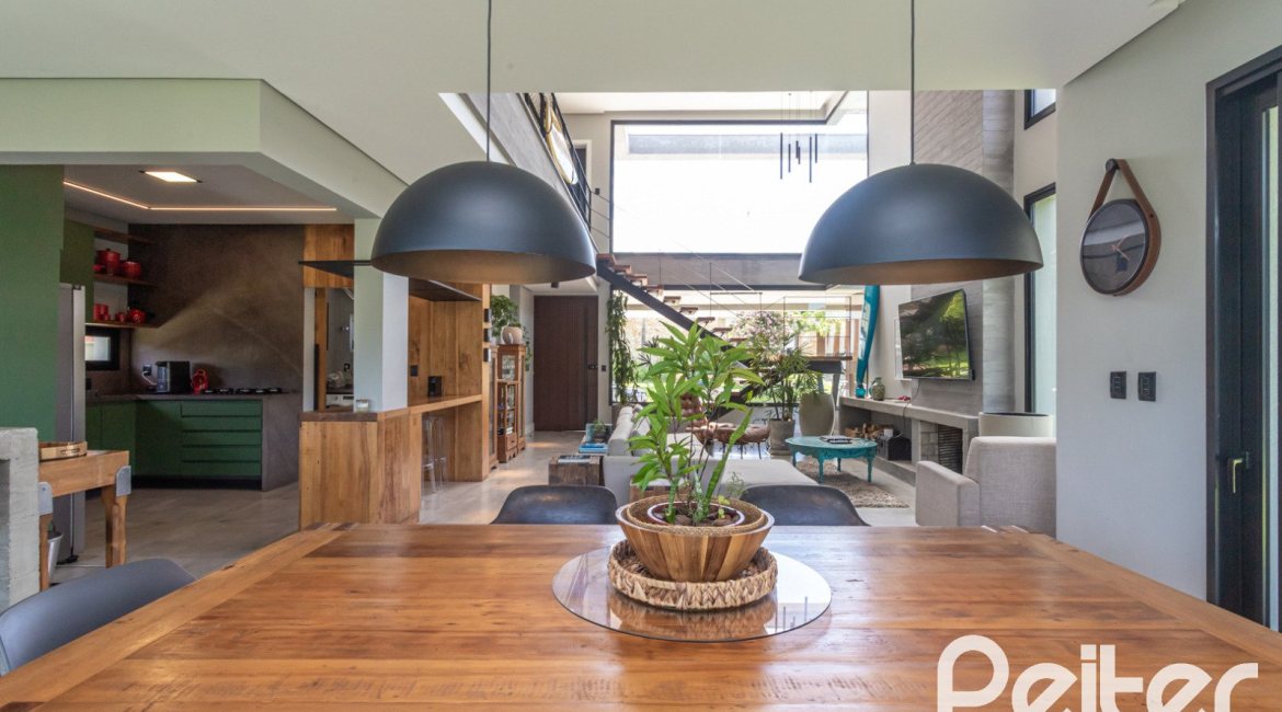 Casa em Condomínio à venda com 300m², 3 dormitórios, 3 suítes, 4 vagas, no bairro Alphaville em PORTO ALEGRE