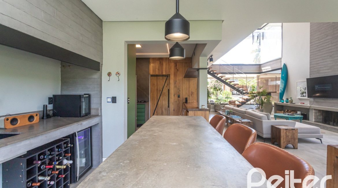 Casa em Condomínio à venda com 300m², 3 dormitórios, 3 suítes, 4 vagas, no bairro Alphaville em PORTO ALEGRE