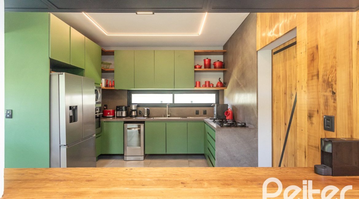 Casa em Condomínio à venda com 300m², 3 dormitórios, 3 suítes, 4 vagas, no bairro Alphaville em PORTO ALEGRE